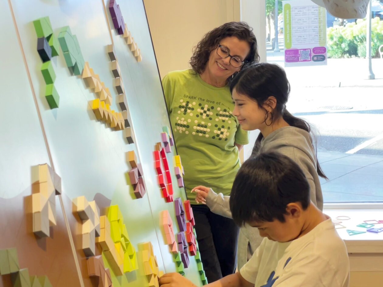 Alegria calculada: por que o Educador STEM do Ano da GeekWire construiu um museu para consertar traumas matemáticos