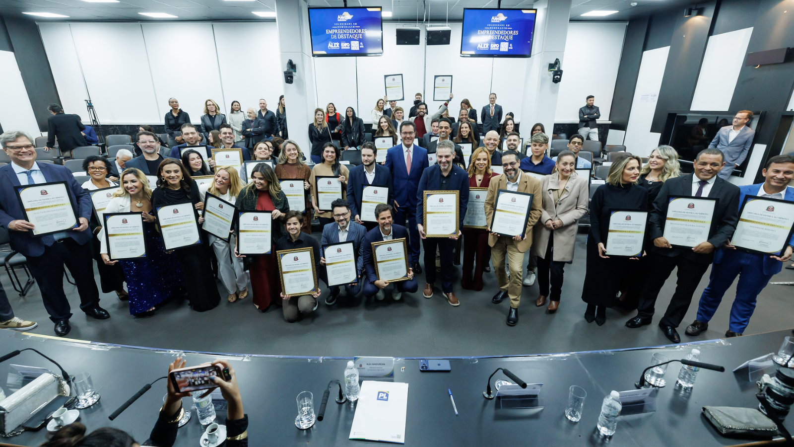 Empresários e lideranças homenageados durante a solenidade “Empreendedores de Destaque 2026”, realizada no auditório Teotônio Vilela, na Assembleia Legislativa do Estado de São Paulo (ALESP).