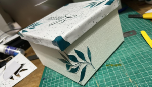 Inspirada no pai alfaiate, professora aprende a costurar e transforma o artesanato em renda: ‘Renasci’ | ASN São Paulo