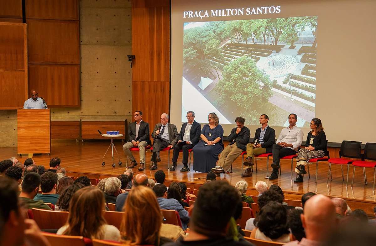 Instituto de Estudos Brasileiros abre seminário internacional em homenagem ao centenário de Milton Santos