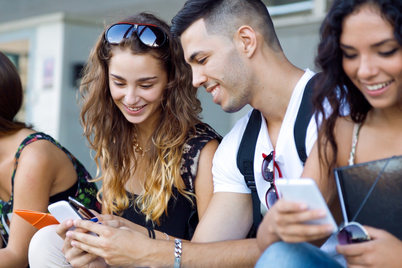Jovens estão lendo, escrevendo e conversando menos: como isso compromete a comunicação?