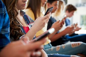 Depois de ficar para trás, o governador Ferguson pressiona pela proibição de celulares nas escolas estaduais em Washington