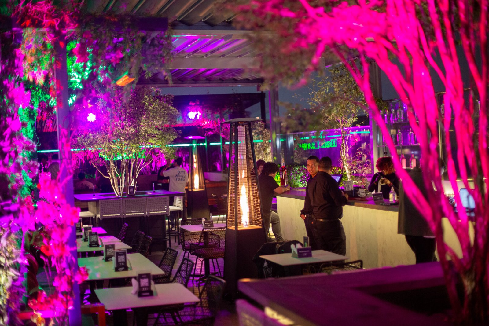 Quinta-feira no 300 Sky Bar: DJ Ninja comanda a programação em noite de música e experiências exclusivas