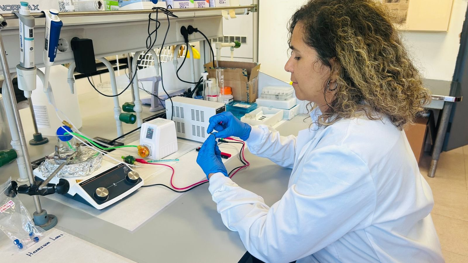 Novo método acelera e barateia a produção de peça-chave para o hidrogênio verde