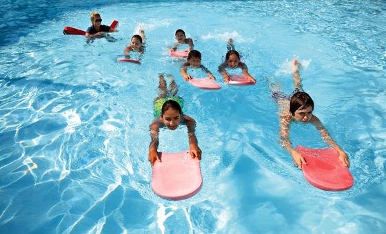OMS elogia ação que transforma surfistas em salva-vidas contra afogamentos no Brasil