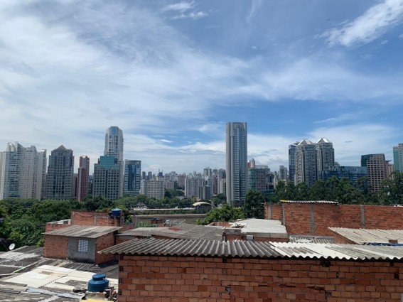 Desindustrialização, políticas públicas e dominância financeira redefiniram moradia e espaço urbano no Brasil