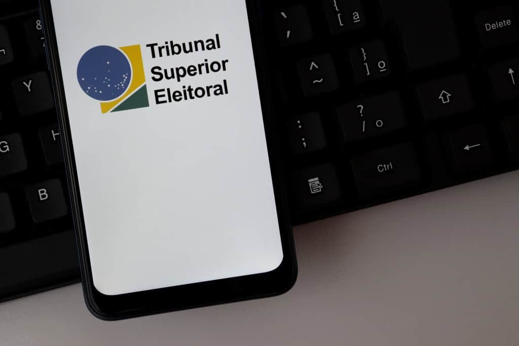 Eleições 2026: o que um candidato pode fazer com IA? E o que não pode?