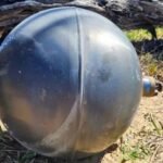 bola espacial achada em praia da australia resto de foguete 2