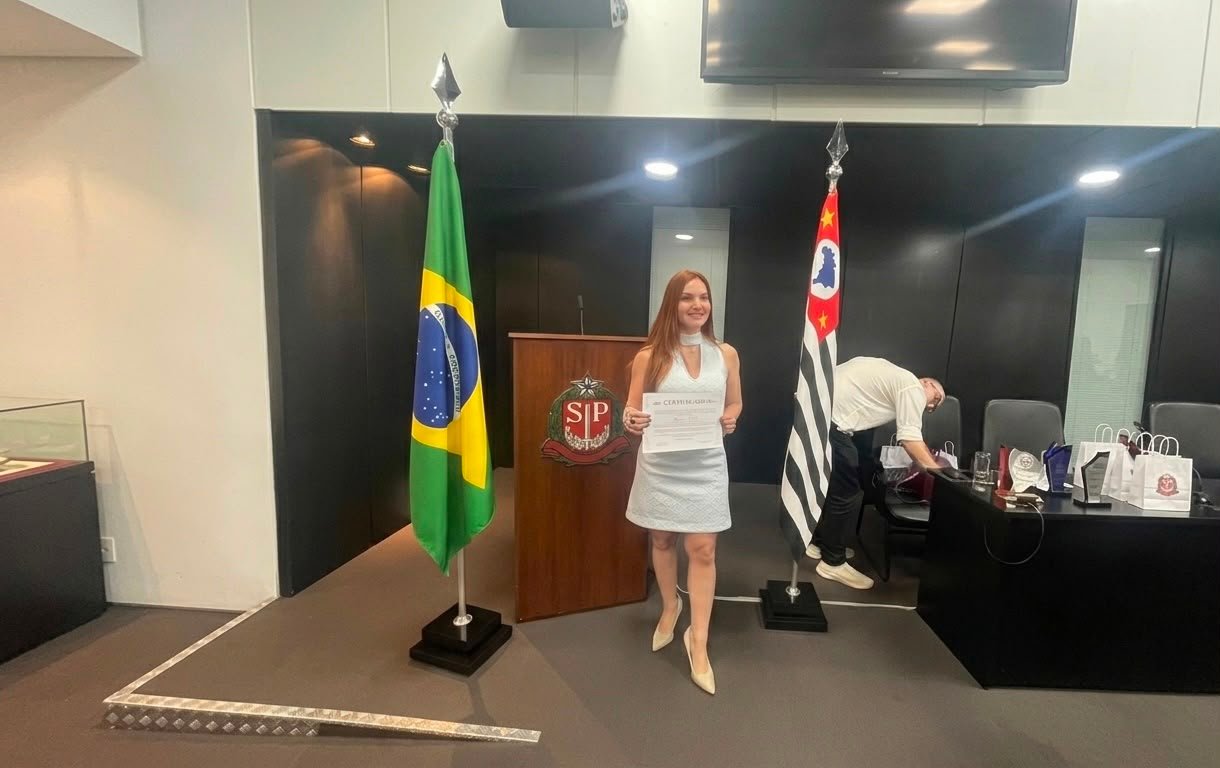 Empresária homenageada na ALESP anuncia lançamento do Estuda Brasil Omverso, iniciativa voltada ao acesso ao ensino superior