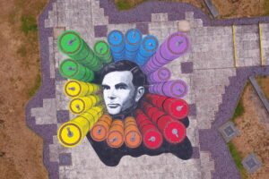 Obra com a imagem de Alan Turing em edifício em Cheltenham, Reino Unido, nesta imagem obtida pela Reuters em 21 de junho de 2021.