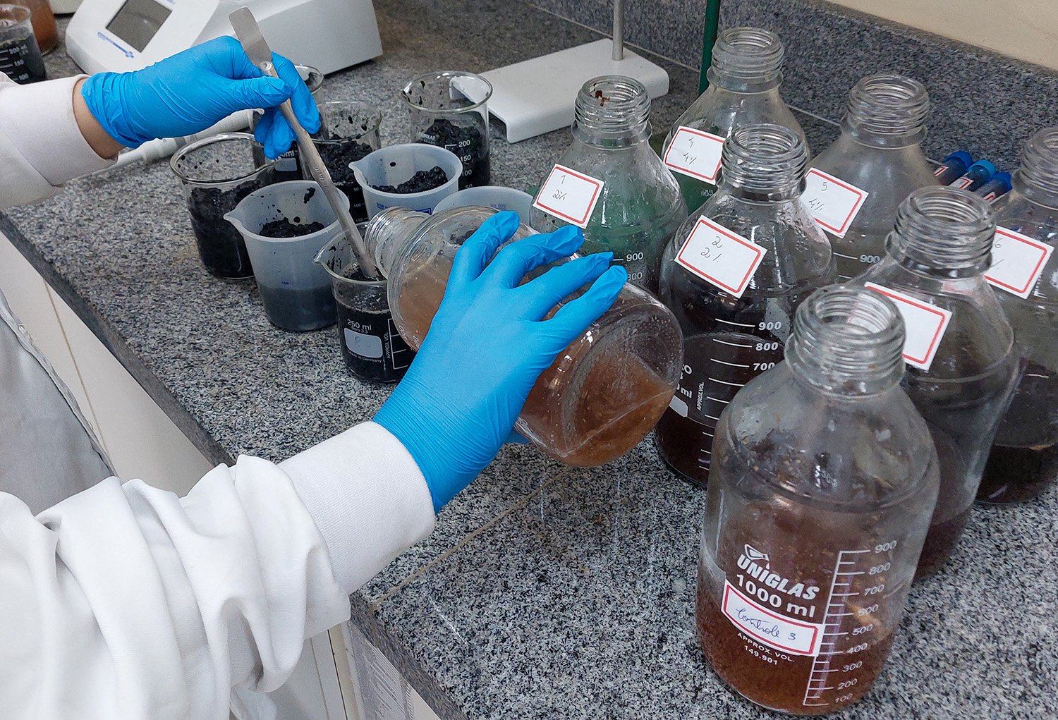 Baixas doses de soda cáustica aumentam a produção de biogás a partir de resíduos de banana
