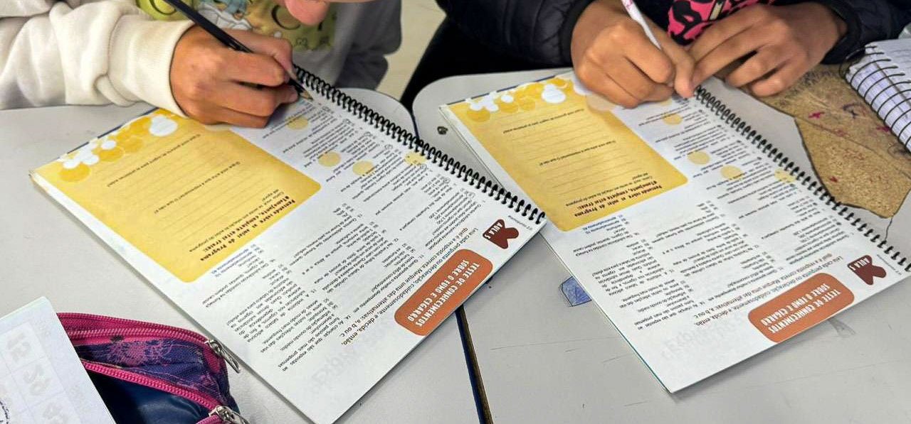 Cyberbullying raramente ocorre de forma isolada e funciona como extensão da violência escolar