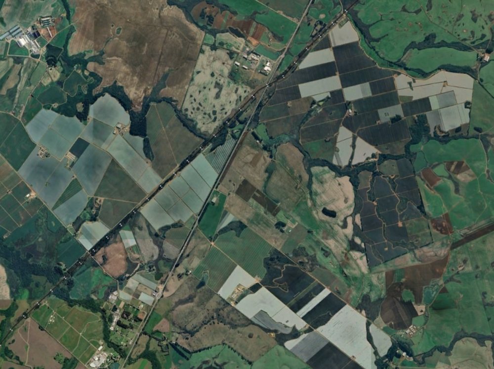 Inteligência artificial e imagens de satélite mapeiam telas antigranizo em pomares de maçã