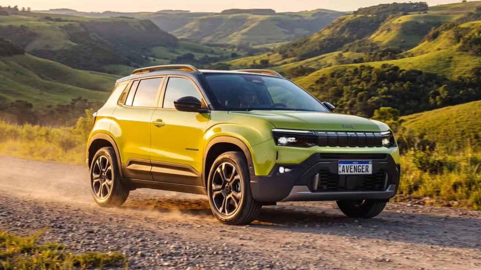 Jeep Avenger chega por R$ 114,9 mil e é híbrido mais barato