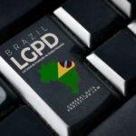 Tecla "Enter" em um teclado de computador com um mapa do Brasil e os dizeres "Brazil LGPD"
