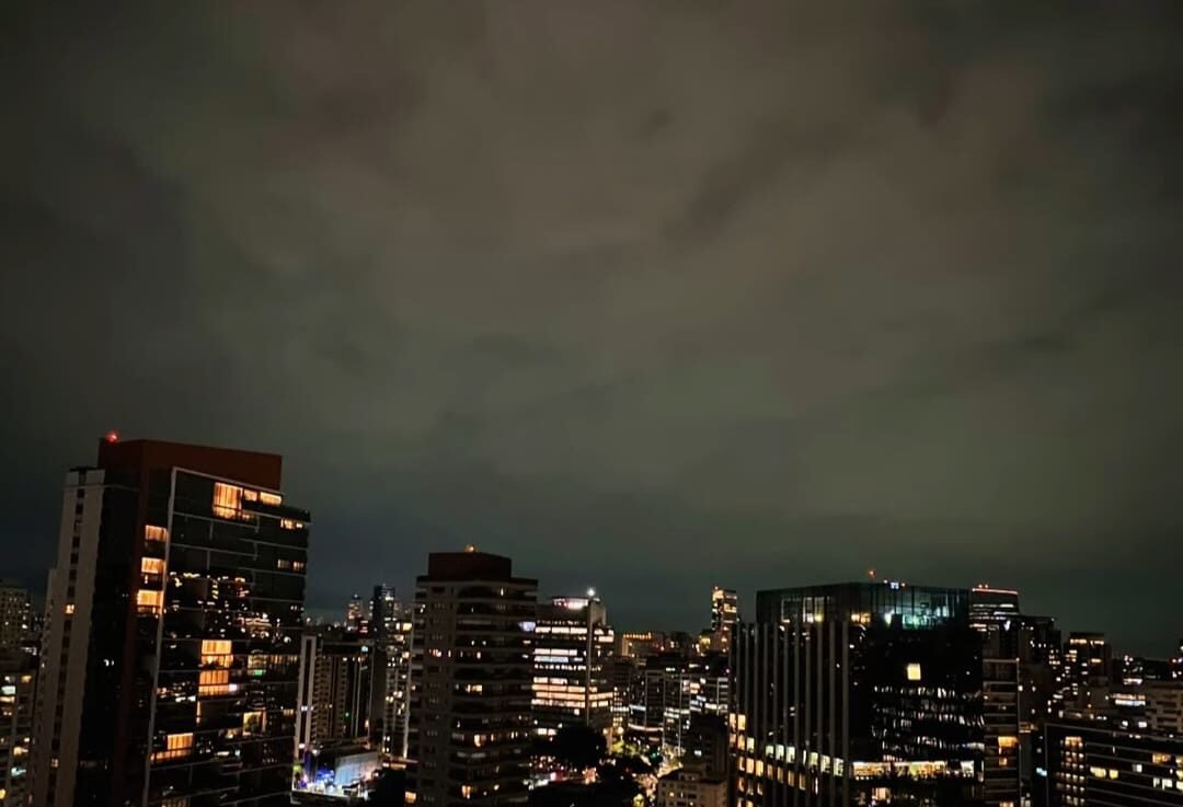 Domingo ganha novos ares no 300 Sky Bar com música, gastronomia e vista para São Paulo
