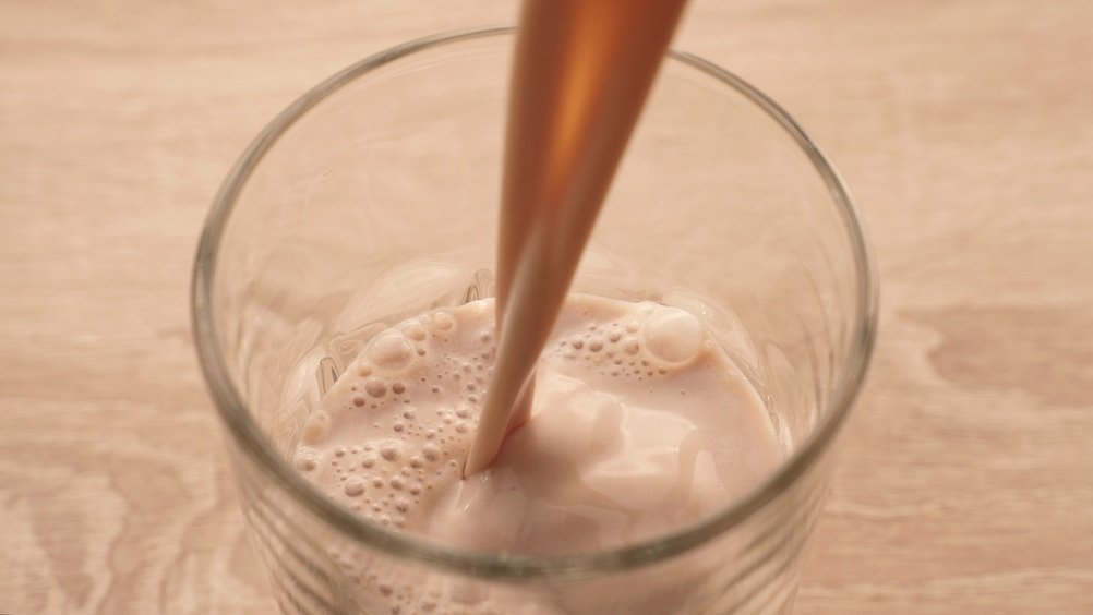 Composição de bebidas vegetais influencia proliferação de bactérias, revela estudo