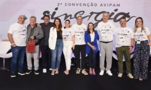 AVIPAM recebe clientes para painel