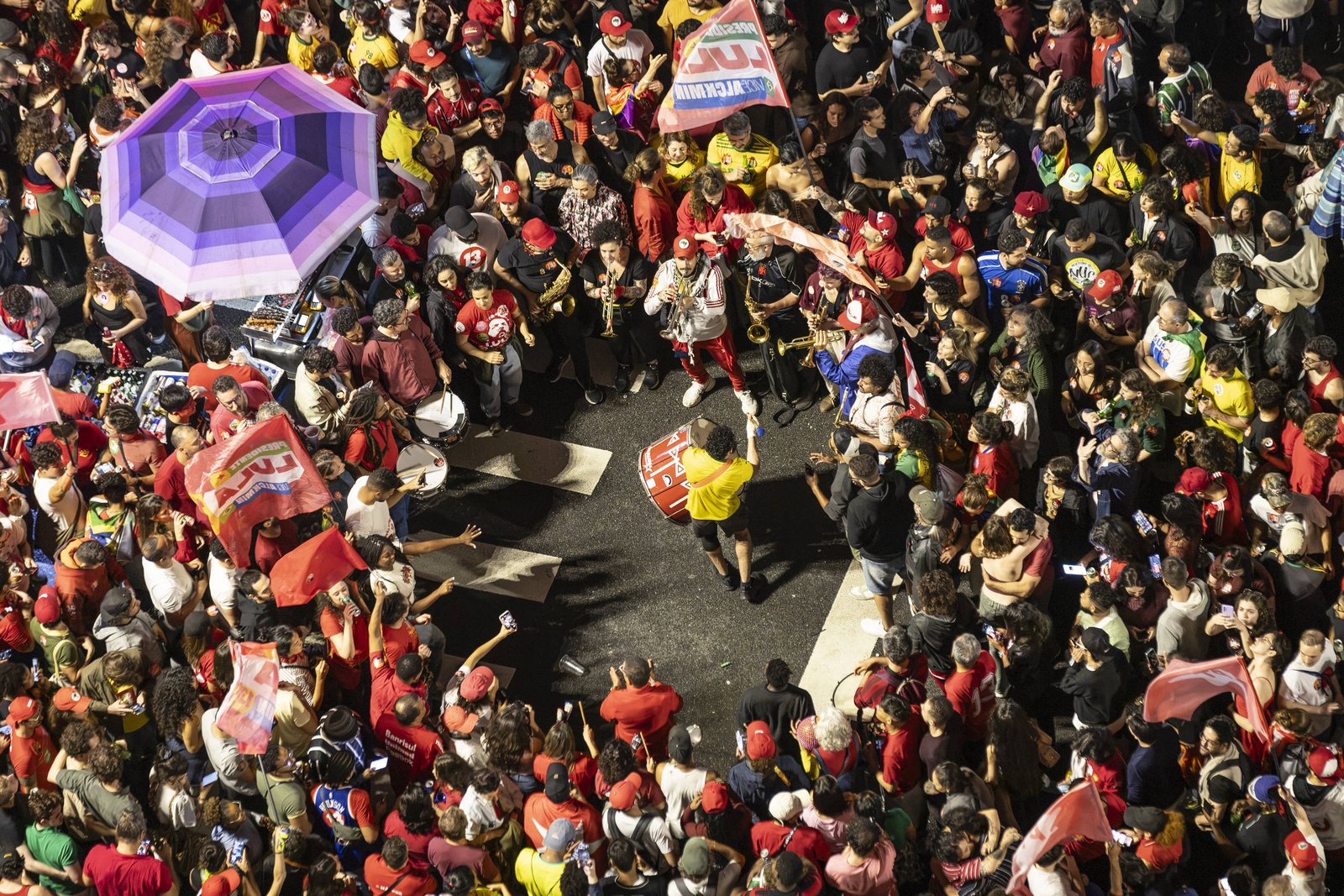 Petistas comemoram Lula, e bolsonaristas contestam – 26/10/2026 – Encaminhado com Frequência