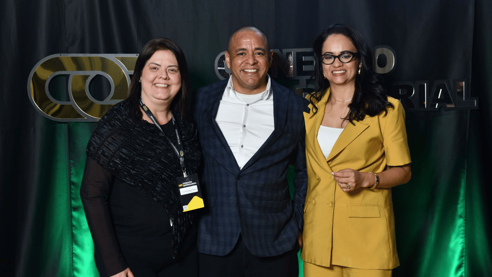 Luciana Sauer Sartor, CEO da Ludy’s Gelateria, ao lado de Reginaldo Oliveira e Regiane Oliveira durante a 4ª edição do Conexão Empresarial, em Tietê (SP).