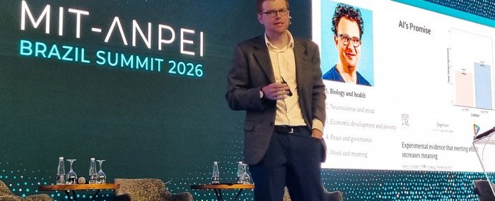 Sucesso da IA na indústria depende da união entre tecnologia e chão de fábrica, diz cientista do MIT
